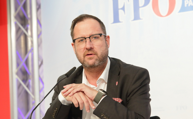 Ukraine droht Ungarn – FPÖ fordert Zahlungsstopp und schießt gegen „Verlierer-Ampel“