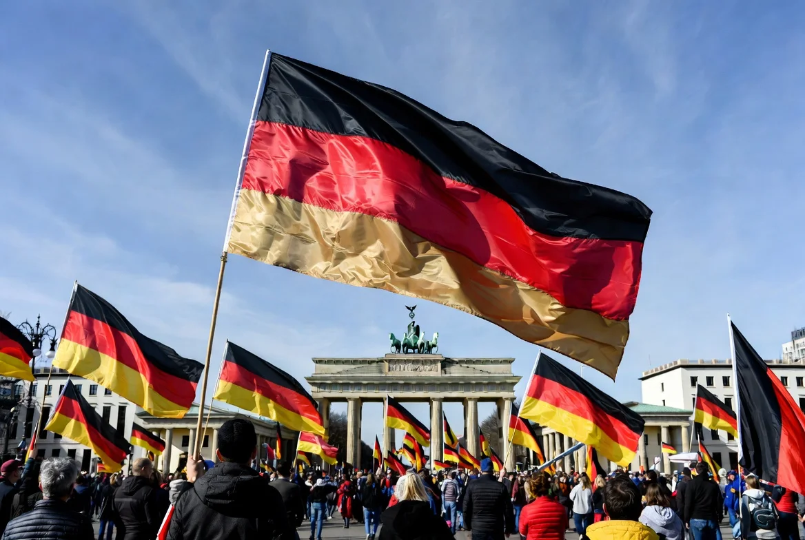 Live aus Berlin: Demo gegen Friedrich Merz 