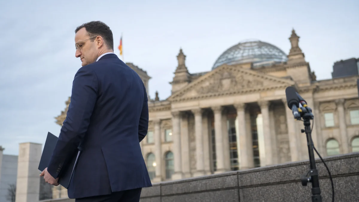 Jens Spahn tritt nur als Unionsfraktionschef zurück