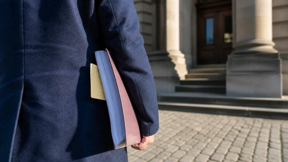 200 Strafanzeigen gegen BioNTech und PEI: Betroffene ziehen vor die Staatsanwaltschaft