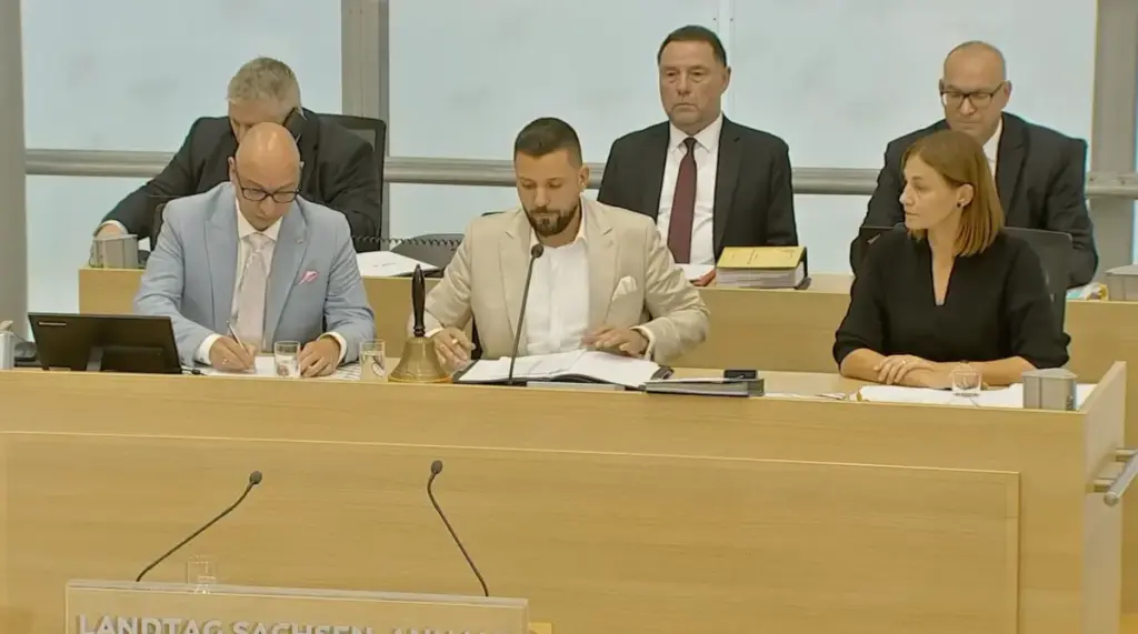 Sachsen-Anhalt: Tobias Rausch mit vier Stimmen mehr als erwartet zum Landtagspräsidenten gewählt